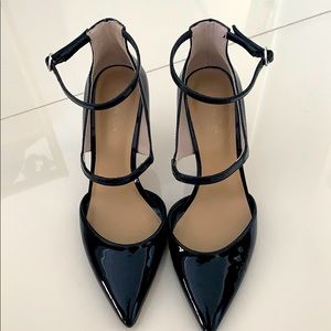Strappy patent heel